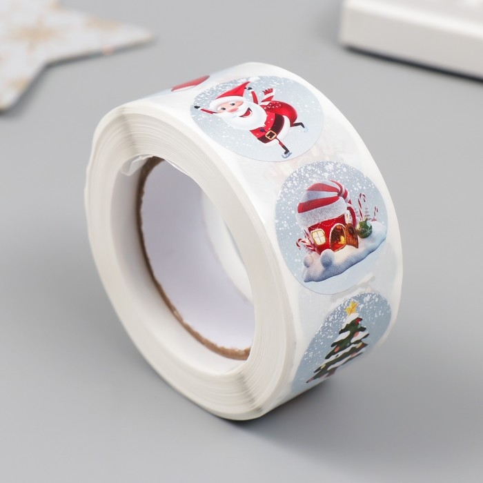 Наклейка бумага Наклейка бумага "Новогодняя" d=2,5 см 500 шт в рулоне 3х6,5х6,5 см