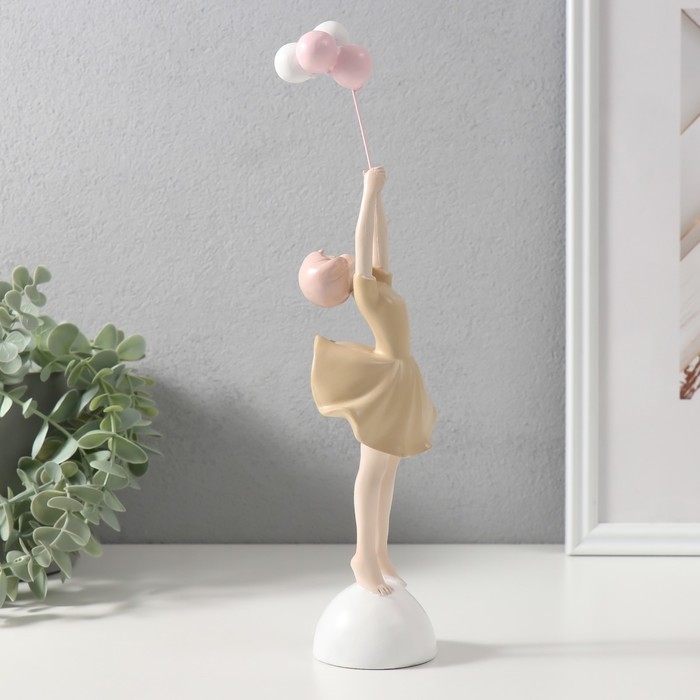 Сувенир полистоун Сувенир полистоун "Девушка в платьице с воздушными шарами" 7,4х6,6х31,2 см