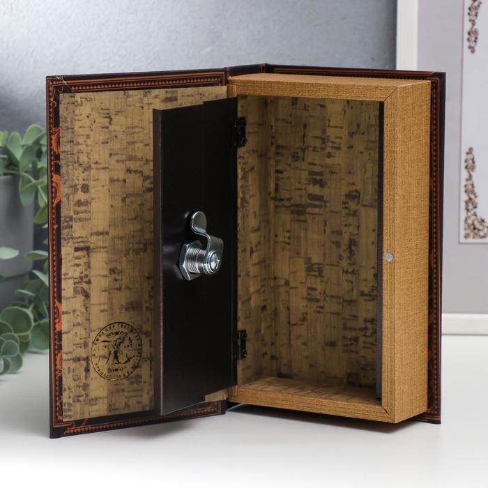 Сейф-книга дерево, кожзам Сейф-книга дерево, кожзам "Ястреб. Wild nature" 21х13х5 см