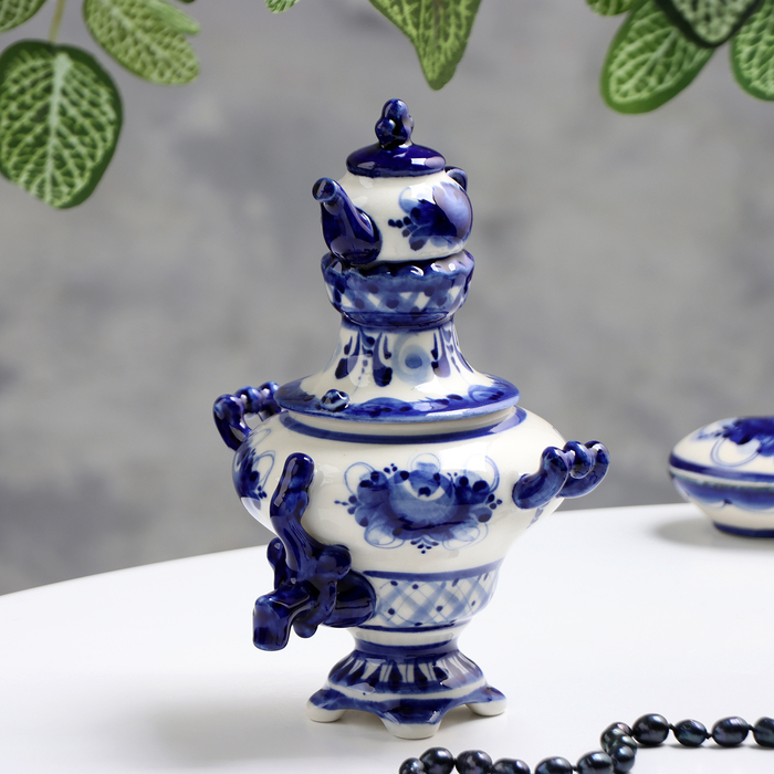 Самовар средний, гжель, фарфор, 18х11 см Самовар средний, гжель, фарфор, 18х11 см