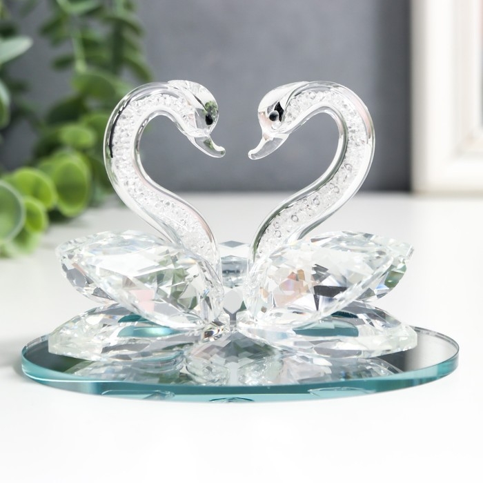 Сувенир стекло Сувенир стекло "Лебеди со стразой" бисер 11х7х7 см