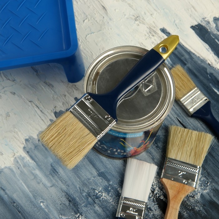 Кисть плоская ТУНДРА, натуральная щетина, пластиковая рукоятка, 2 Кисть плоская ТУНДРА, натуральная щетина, пластиковая рукоятка, 2", 50 мм