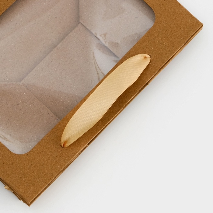 Пакет подарочный с широким дном и окном 20 × 14 × 13,2 см, крафт Пакет подарочный с широким дном и окном 20 × 14 × 13,2 см, крафт