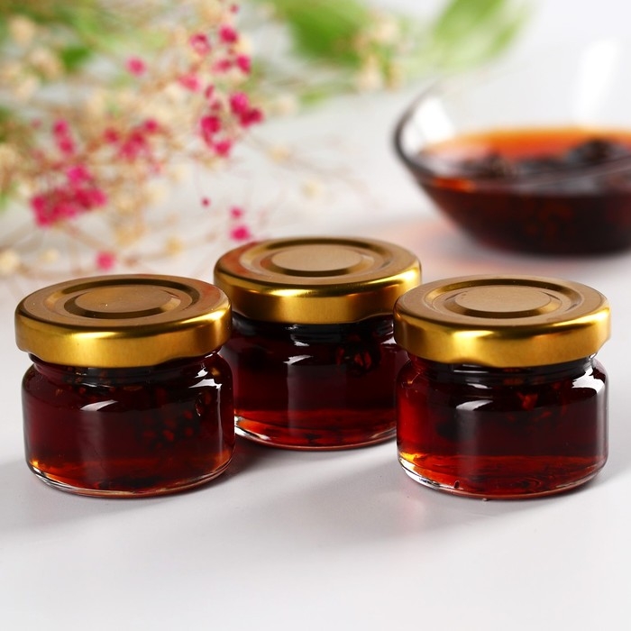 Набор варенья с сосновыми шишками «8 марта», вкусы: имбирь, брусника, клюква, 30 г. x 3 шт. Набор варенья с сосновыми шишками «8 марта», вкусы: имбирь, брусника, клюква, 30 г. x 3 шт.