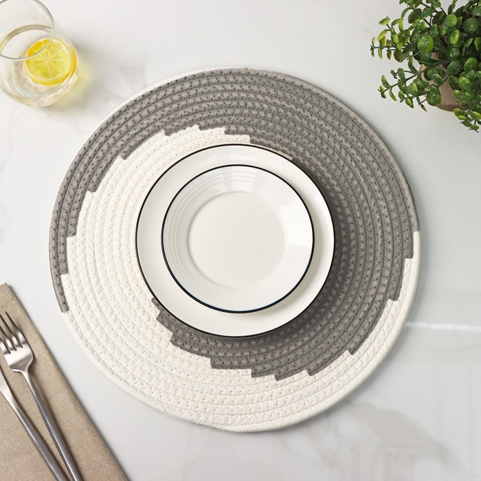 Салфетка сервировочная на стол Доляна «Гипноз», d=38 см, цвет серо-белый