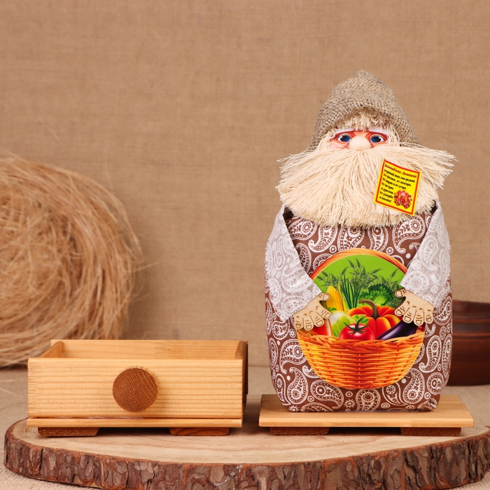 Домовой Домовой "Афанасий с лукошком", на сундуке, 28х15х12 см