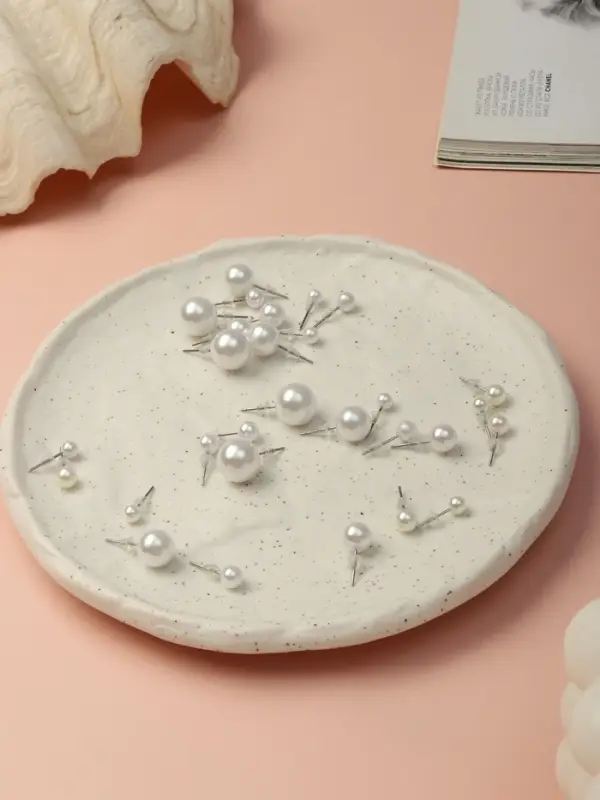 Серьги пусеты QF &laquo;Рэйчел&raquo;, 18 пар, бусина d=5-12 мм, цвет белый