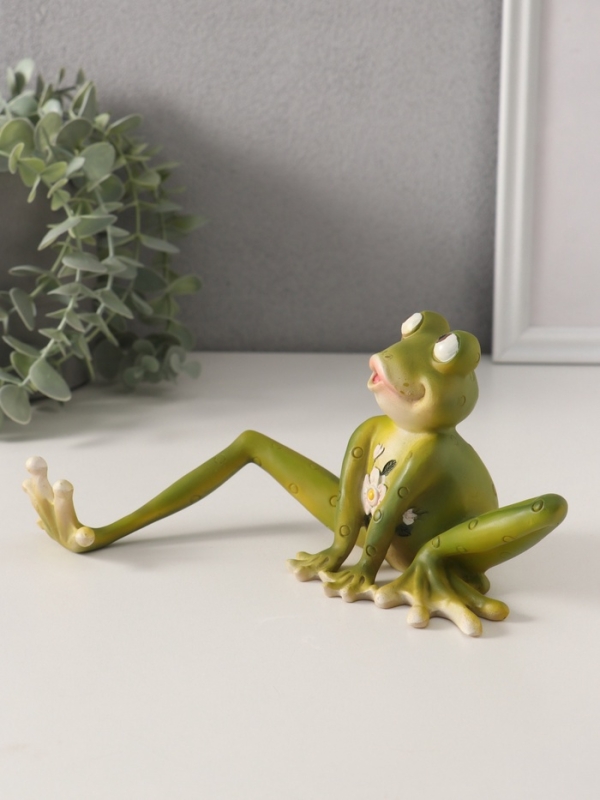 Сувенир полистоун Сувенир полистоун "Лягушонок строит глазки, с цветами на животике" 22х9х10,5 см