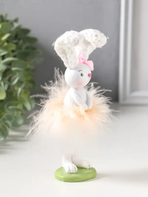 Сувенир полистоун "Заюшка с розовым бантиком в пуховой юбочке" 4,8х4х18 см