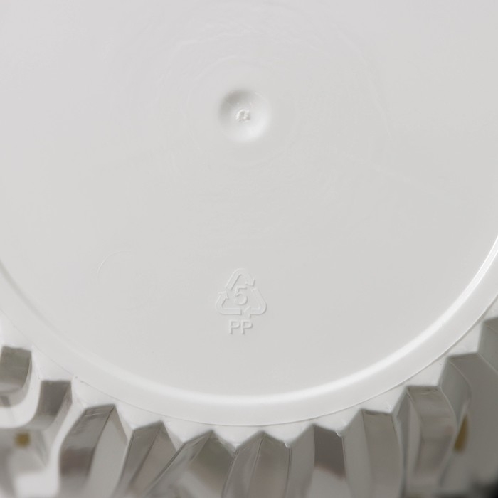 Кашпо для цветов со вставкой «Вдохновение», 7,5 л, цвет белый/чёрный Кашпо для цветов со вставкой «Вдохновение», 7,5 л, цвет белый/чёрный