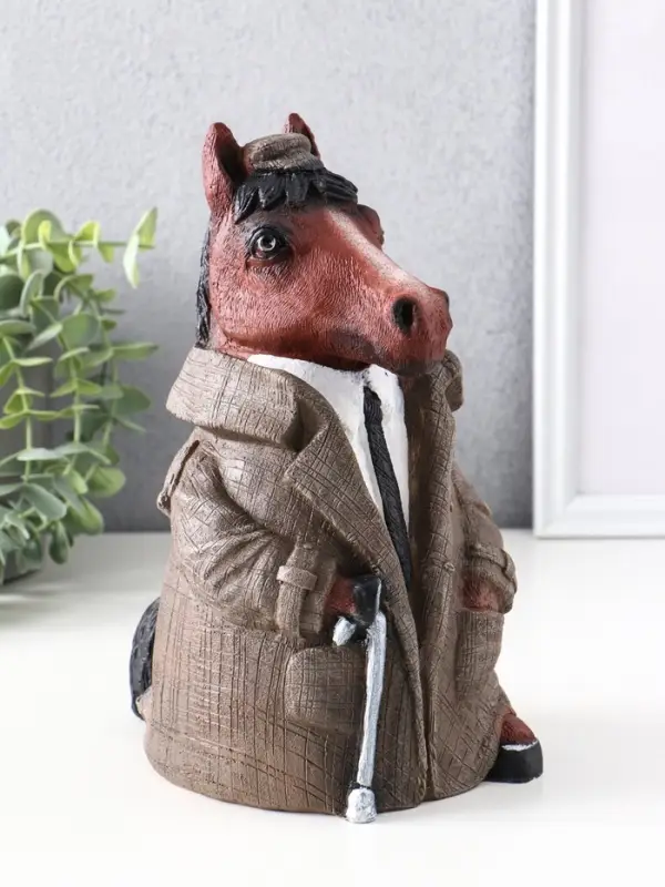 Фигурка (гипс) Конь в пальто  Высота 24 см, ширина 12,5 см, длина 16,5 см, капучино