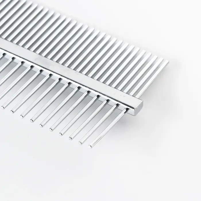 Расчёска для шерсти &laquo;Лапки&raquo;, двухсторонняя, с прямыми зубьями, пластиковая ручка, синяя