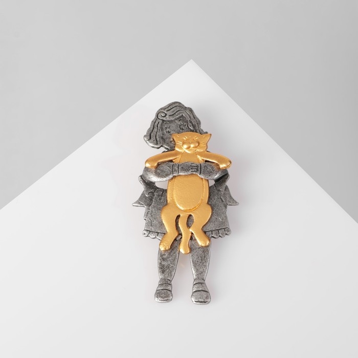 Брошь «Девочка» с котиком, цвет серо-золотой Брошь «Девочка» с котиком, цвет серо-золотой