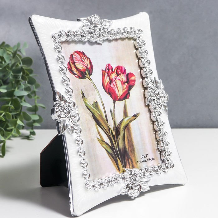 Фоторамка пластик под металл 13х18 см Фоторамка пластик под металл 13х18 см "Миллионы роз" серебро и перламутр 22,5х17,5х1,5 см
