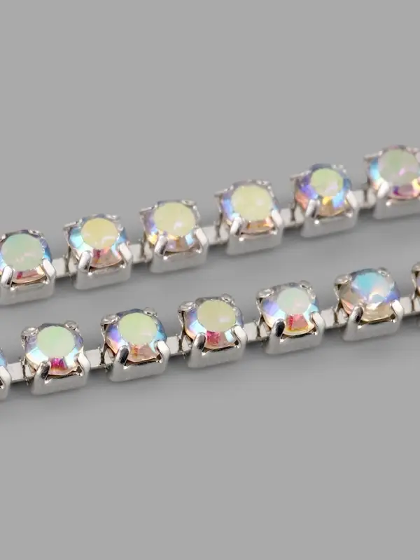 Цепь со стразами, с голографией, металл, стекло, 2.5 мм, 9&plusmn;1 м, цвет серебряный