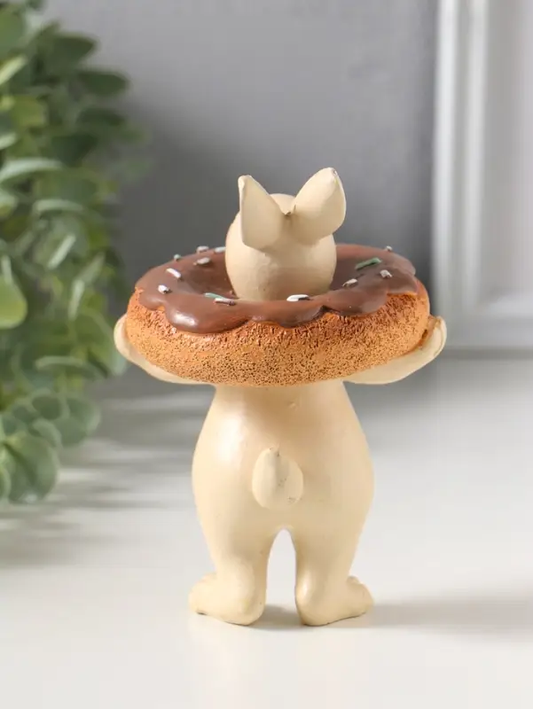 Сувенир полистоун "Зайчик с пончиком в глазури на шее" 8,8х7,8х12 см