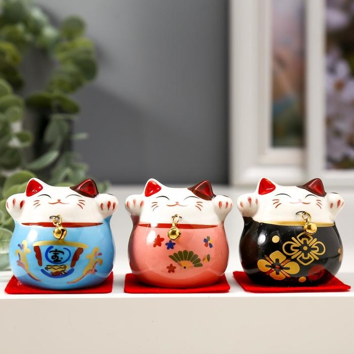 Сувенир керамика Сувенир керамика "Кот Манэки-нэко яркий с колокольчиком" МИКС 5х5,2х4,6 см