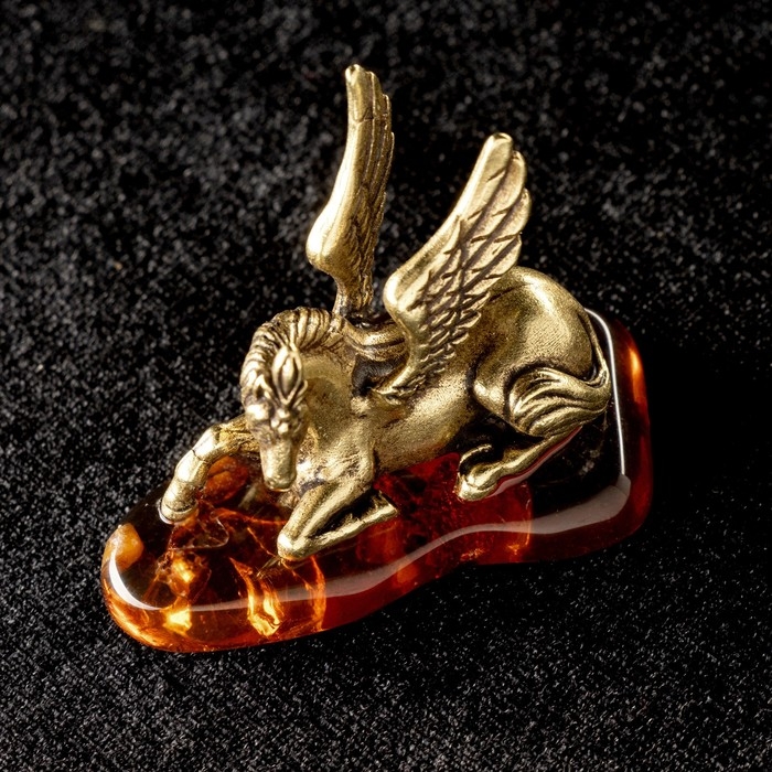 Сувенир Сувенир "Конь Пегас", латунь, янтарь
