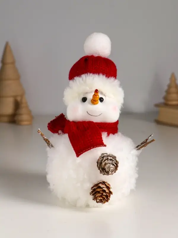 Сувенир  Сувенир "Снеговичок белый, в шапке с мехом и красном шарфе" 9х11х16 см