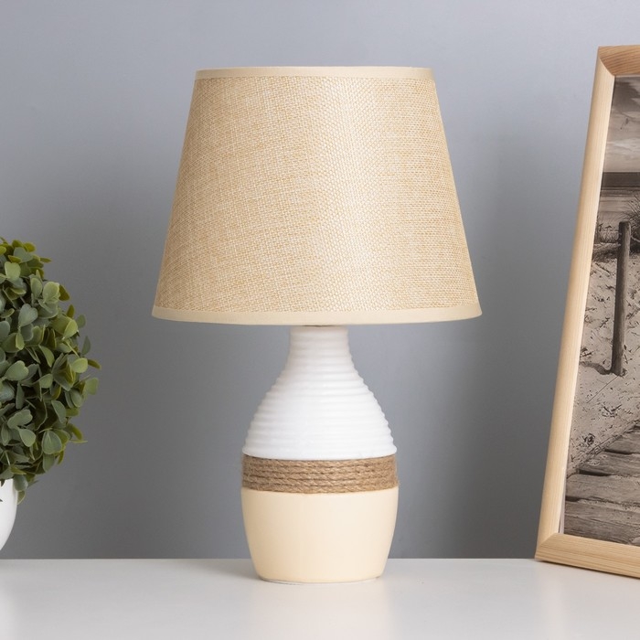 Лампа настольная Лампа настольная "Дафна" 1х40Вт Е14 белый/бежевый 29х20х30см