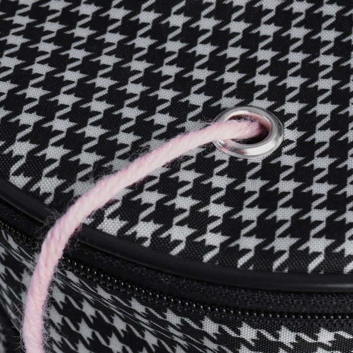 Сумка-футляр «Гусиная лапка», 2 люверса, d = 21 × 23 см, цвет чёрный/белый Сумка-футляр «Гусиная лапка», 2 люверса, d = 21 × 23 см, цвет чёрный/белый