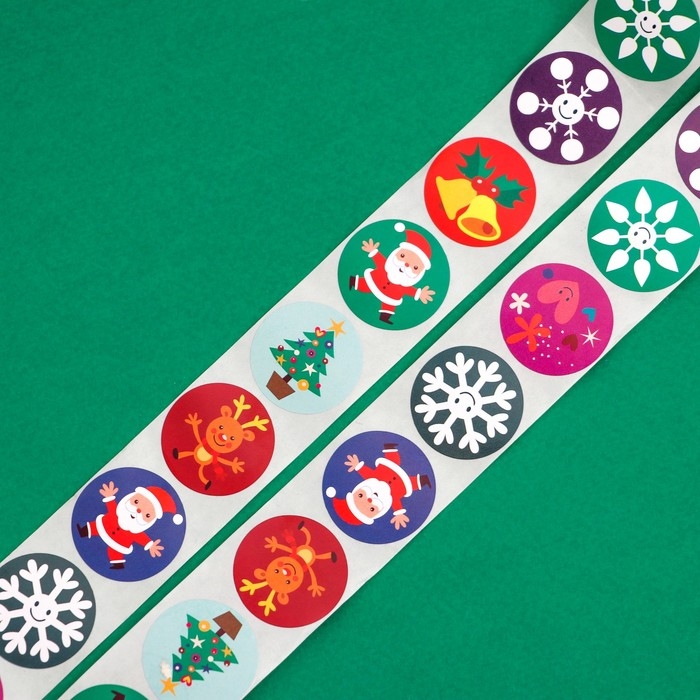 Новый год. Наклейки новогодние в рулоне Новый год. Наклейки новогодние в рулоне "Новогодний праздник", 500 шт, 2,5 х 2,5 см.