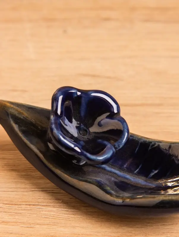 Подставка под благовония «Цветение», 10.5×3.5×3 см, керамика, синяя Подставка под благовония «Цветение», 10.5×3.5×3 см, керамика, синяя