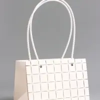 Сумка переноска для цветов, влагостойкая, белая, с тиснением, 22&times;10.5&times;13.5&plusmn;5% см