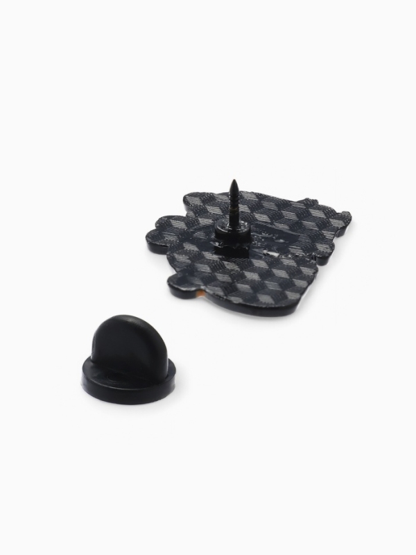 Значок «Капибара» с утёнком, оранжево-белый в чёрном металле Значок «Капибара» с утёнком, оранжево-белый в чёрном металле