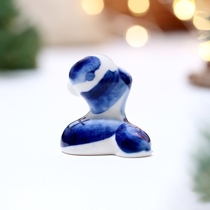 Сувенир символ года «Змейка в шляпе», гжель, 3.5х4 см Сувенир символ года «Змейка в шляпе», гжель, 3.5х4 см