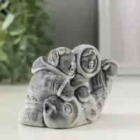 Сувенир "Два рыбака с большой рыбиной" 5,8 см Сувенир "Два рыбака с большой рыбиной" 5,8 см