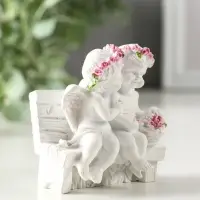Фигурка &laquo;2 ангелочка в розовом веночке на скамейке&raquo;, 8&times;7&times;5 см, МИКС