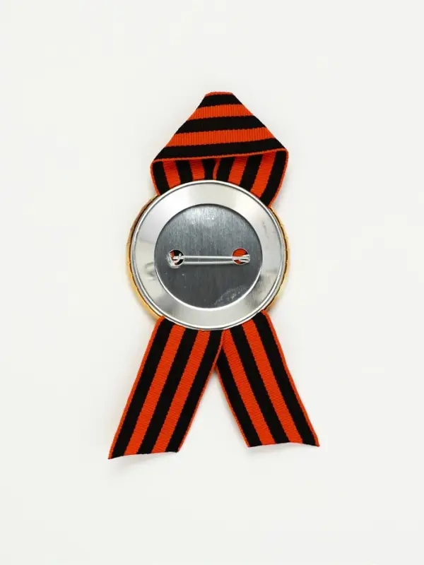 Значок с лентой с лентой "9 мая, лавры" зеленый