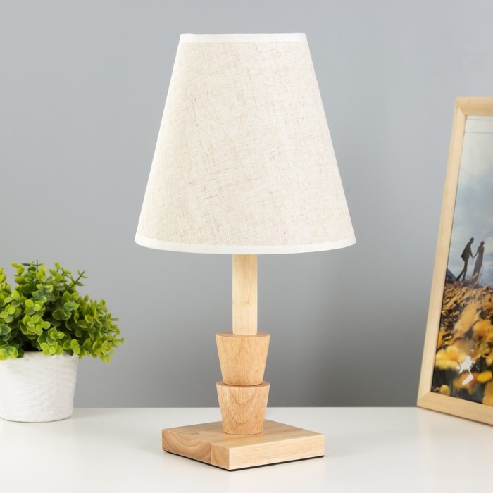 Настольная лампа Настольная лампа "Ульн" E27 40Вт светлое дерево 19,5х19,5х38 см RISALUX