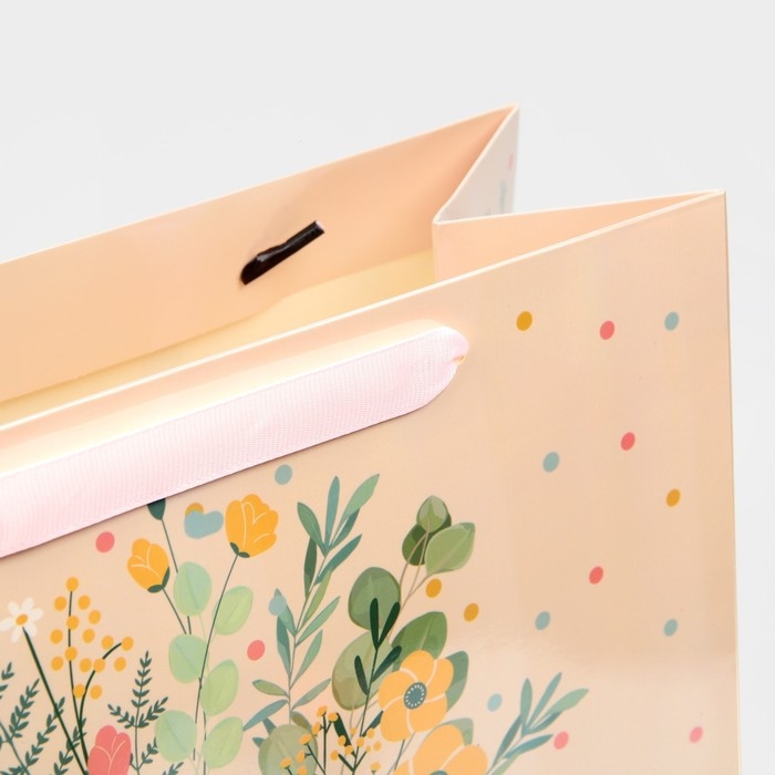 Пакет подарочный ламинированный вертикальный, упаковка, «Будь счастлива», радужная голография, М 26 х 30 х 9 см