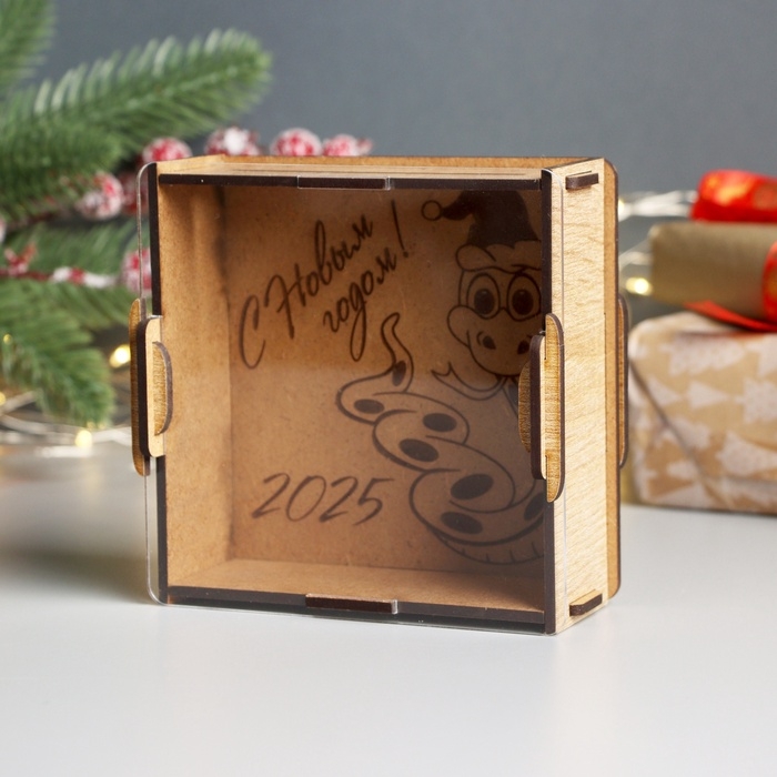 Новогодняя копилка с акрилом  Новогодняя копилка с акрилом "Змея. Новый год" 12х12х4 см