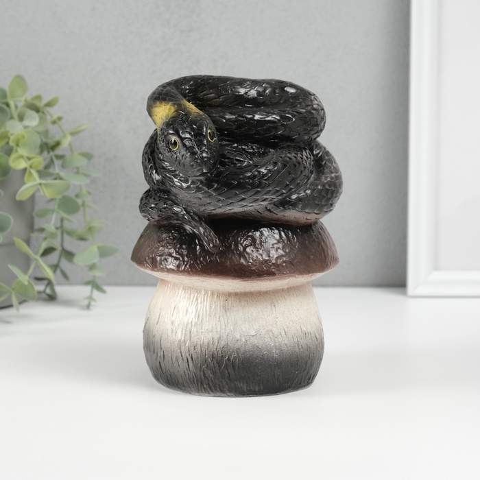 Новогодняя копилка  Новогодняя копилка "Змейка на грибе"  12 х11 х 18 см