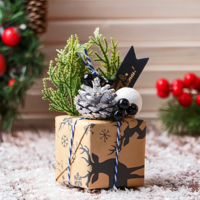 Украшение ёлочное Украшение ёлочное "Новогодний подарок" 9х11 см, бежевый