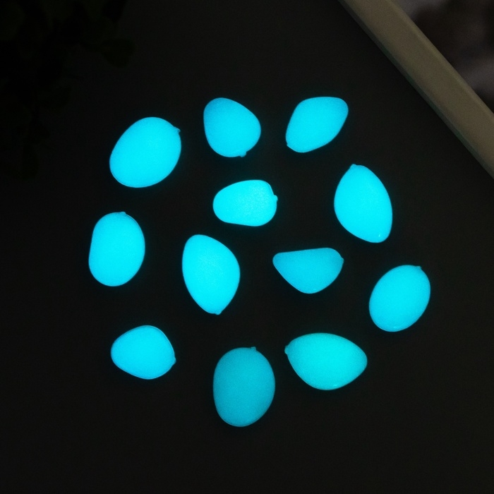 Декор для творчества пластик светится в темноте  Декор для творчества пластик светится в темноте "Голубые камешки" набор 12 шт