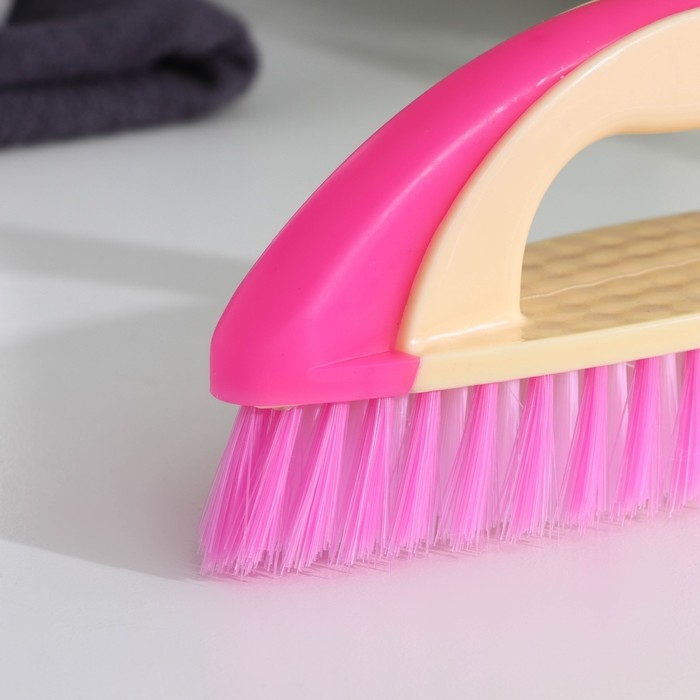 Щётка - утюжок Доляна, 17×6×8,5 см, цвет МИКС Щётка - утюжок Доляна, 17×6×8,5 см, цвет МИКС