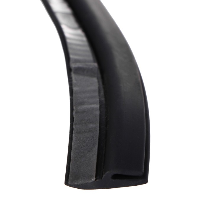 Уплотнительная лента лобового стекла, 18 мм, длина 1.7 м, самоклеящаяся Уплотнительная лента лобового стекла, 18 мм, длина 1.7 м, самоклеящаяся