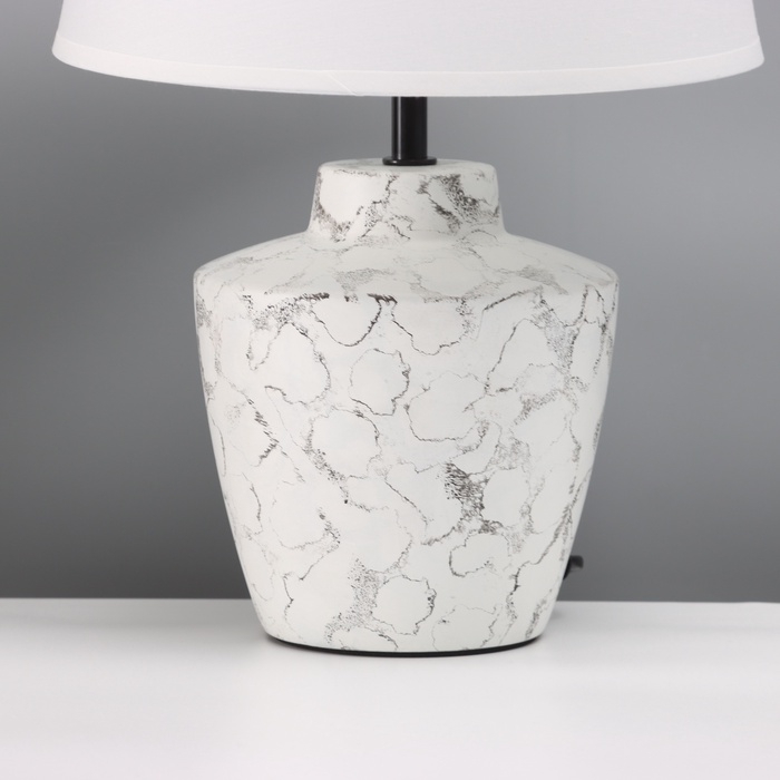 Лампа настольная Лампа настольная "Клауд" 1х40Вт Е27 белый/черный 25х25х38,,5см