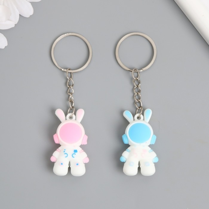 Брелок резина Брелок резина "Космонавт-заяц" МИКС 4,7х2,5х1,5 см