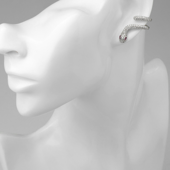 Серьги со стразами «Змея» изогнутая, цвет белый в серебре Серьги со стразами «Змея» изогнутая, цвет белый в серебре