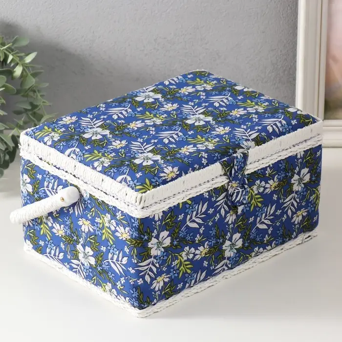 Шкатулка для рукоделия и шитья &laquo;Полевые цветы на синем&raquo;, хранение ниток, иголок, мелочи, 19&times;26&times;14.5 см