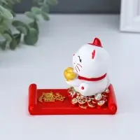 Сувенир полистоун подставка под телефон "Манэки-нэко с золотым слитком" 5,8х8,5х6,5 см