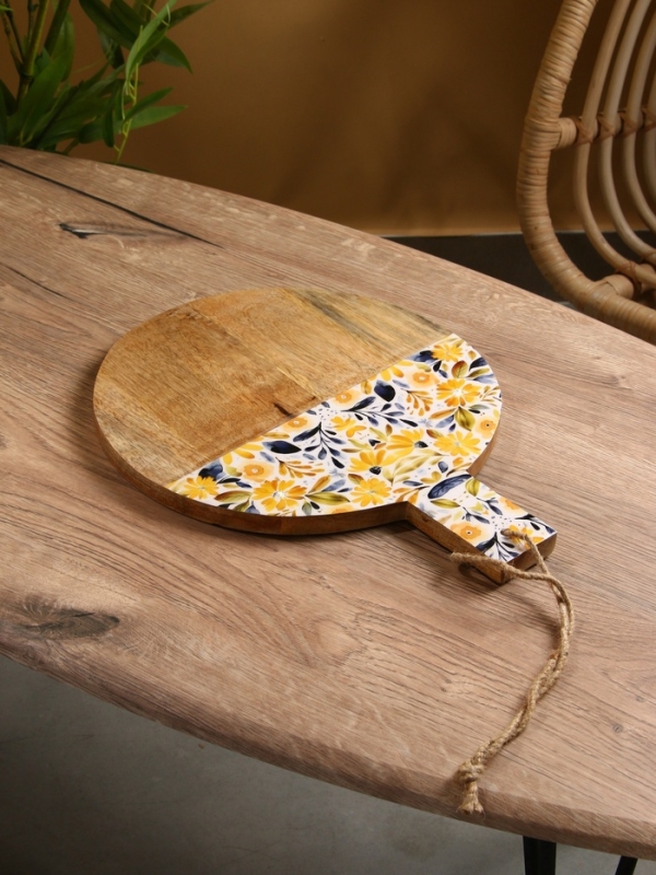 Доска разделочная круглая "Желтые и синие цветы" дерево манго 36х28 см