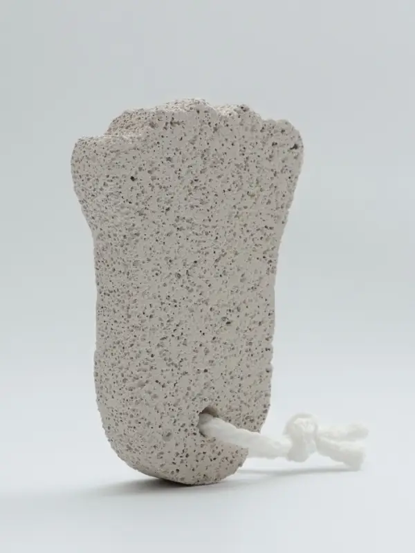 Пемза для педикюра «Ступня», с подвесом, 9×6 см, в коробке, белая