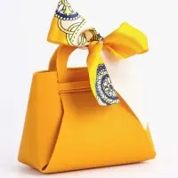 Кожанная подарочная сумочка 13 х12 х 5,5 см желтая