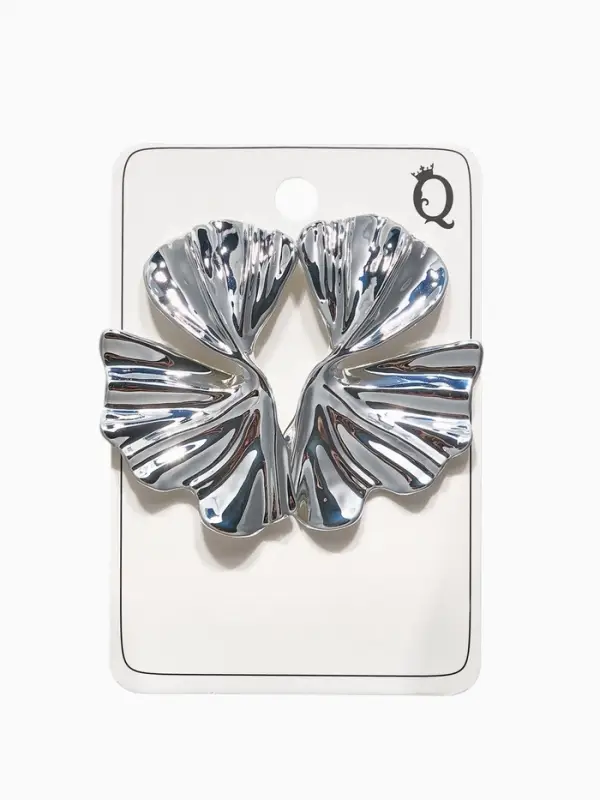 Серьги пластик &laquo;Лепестки&raquo; асимметрия, цвет серебро